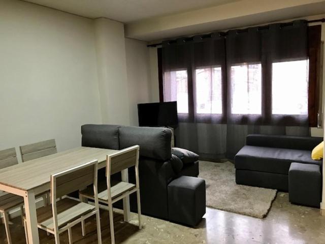 Apartament Encantador Al Centre De Vic Aptgarbi Buitenkant foto